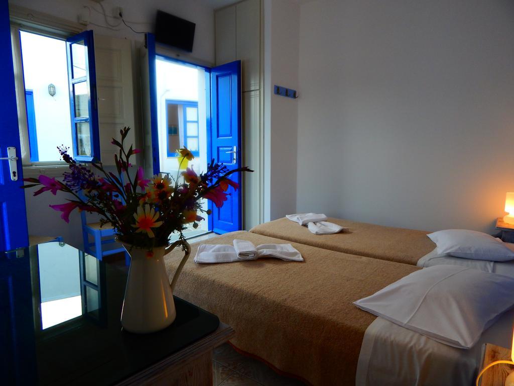 Evgenia Rooms And Apartments Folegandros Town Room photo